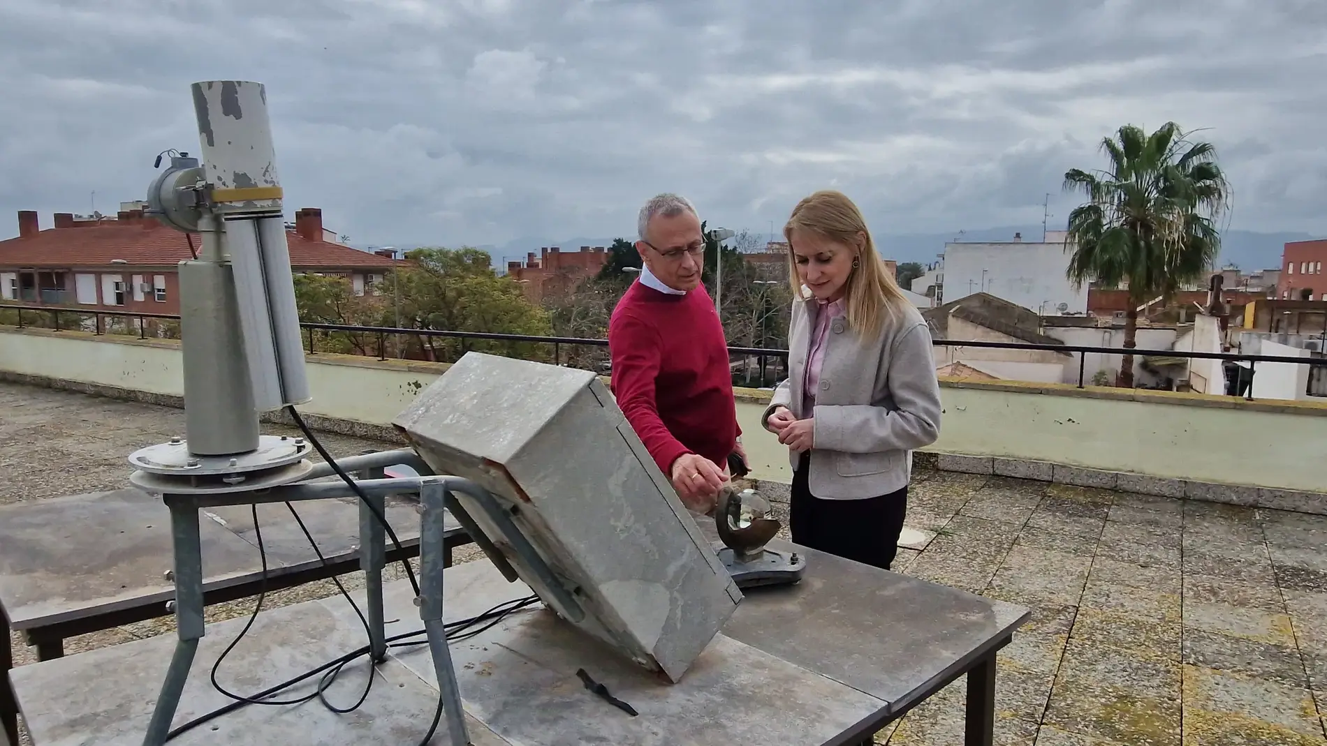 La delegada del Gobierno, Mariola Guevara, visitando la Delegación de Aemet en Murcia