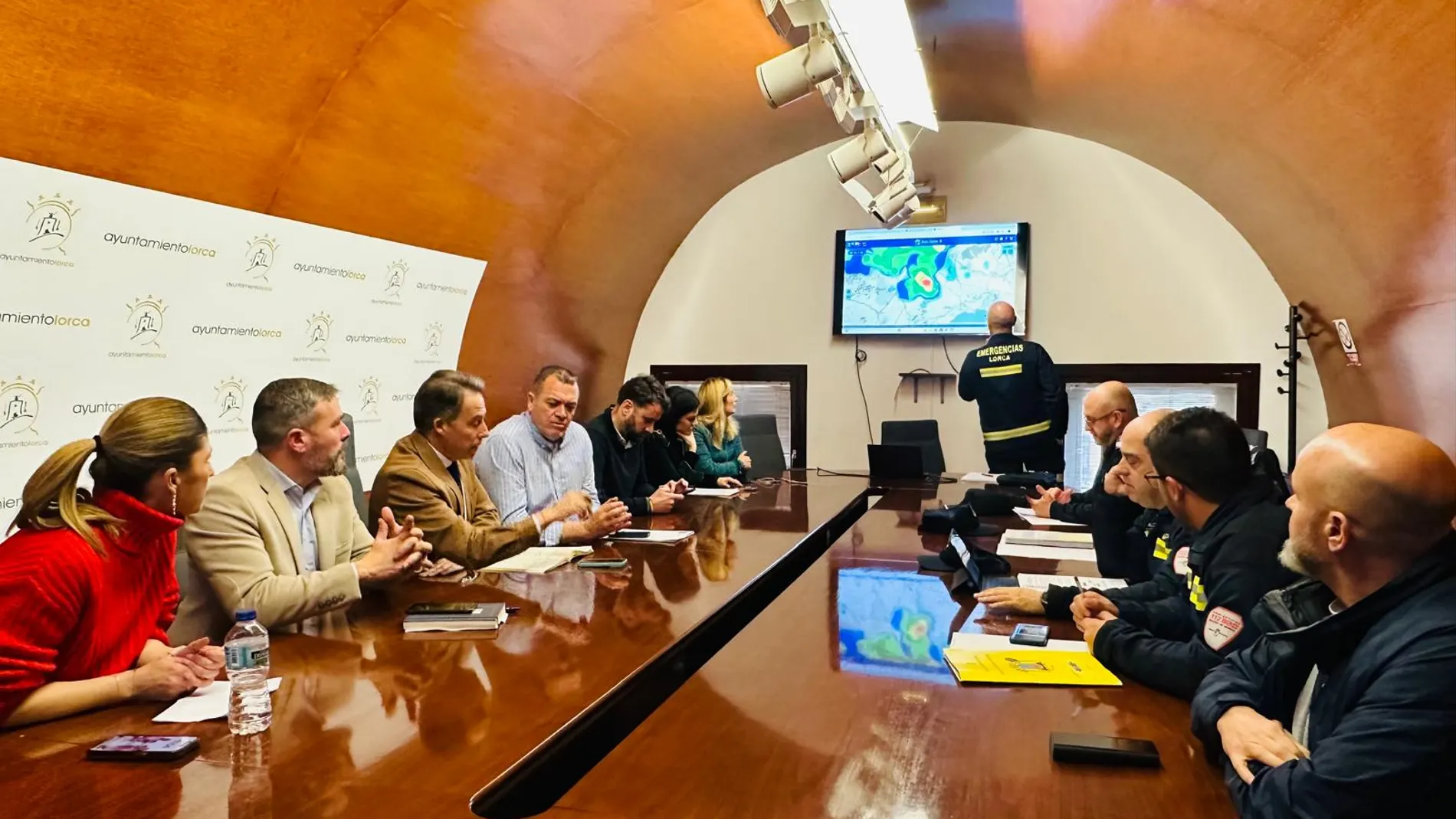 Imagen de archivo de una reunión de emergencias en Lorca, con el alcalde Fulgencio Gil