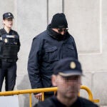 El ex asesor de Ábalos Koldo García, a su salida del Tribunal Supremo, a 18 de febrero de 2025, en Madrid (España).