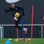 El FC Barcelona prepara su partido ante el Club Atlético Osasuna