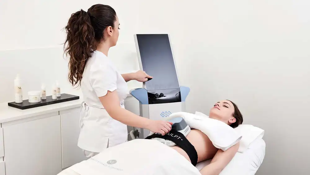 La técnica combina la eliminación de grasa con Exilis Elite Corporal y la musculación con EMSculpt®