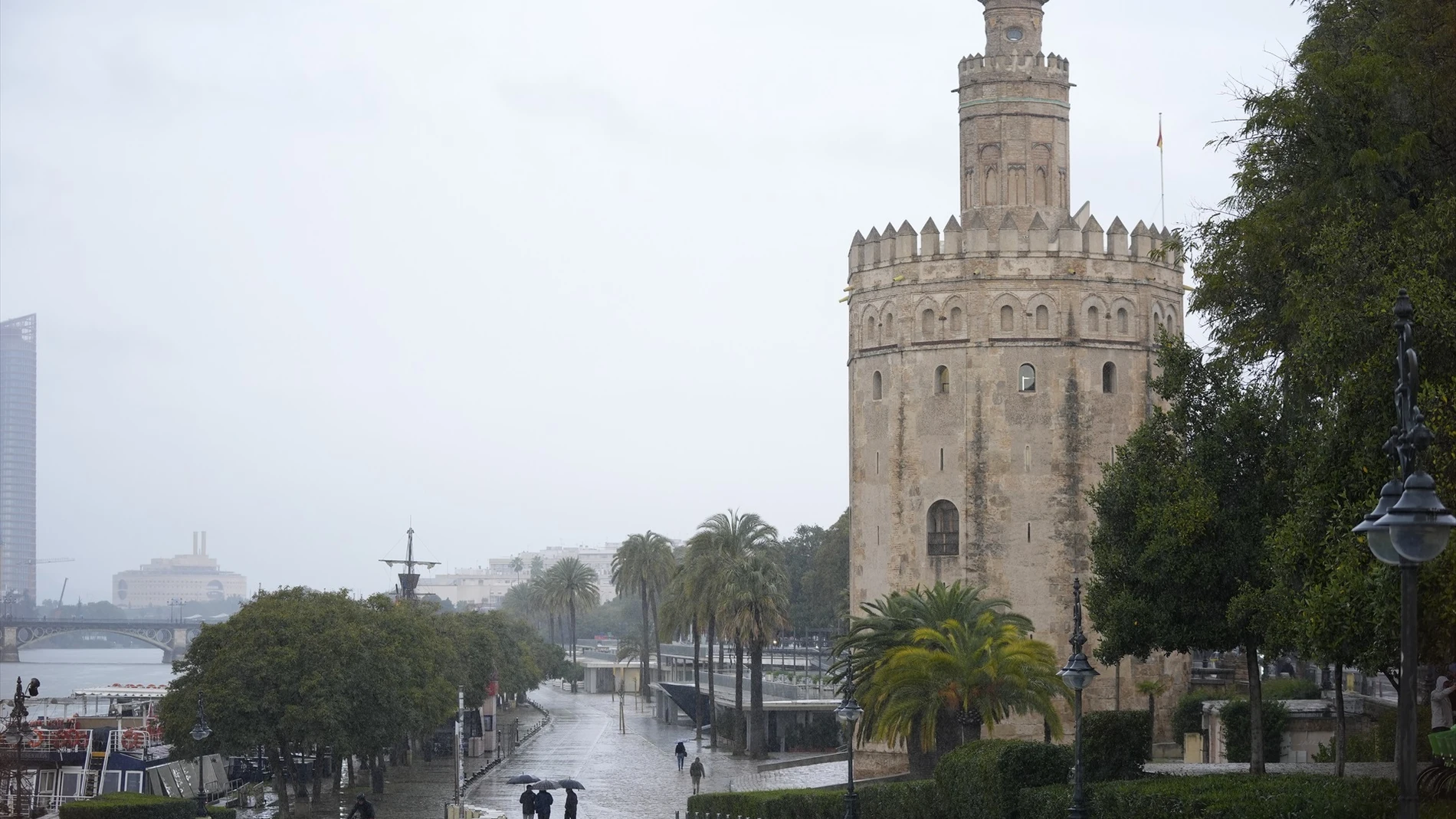 Lluvia en el centro de Sevilla