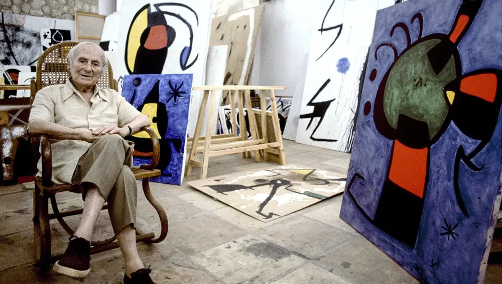 Fotografía facilitada por la galería Mayoral del pintor Joan Miró que forma parte de la exposición "Miro's Studio"