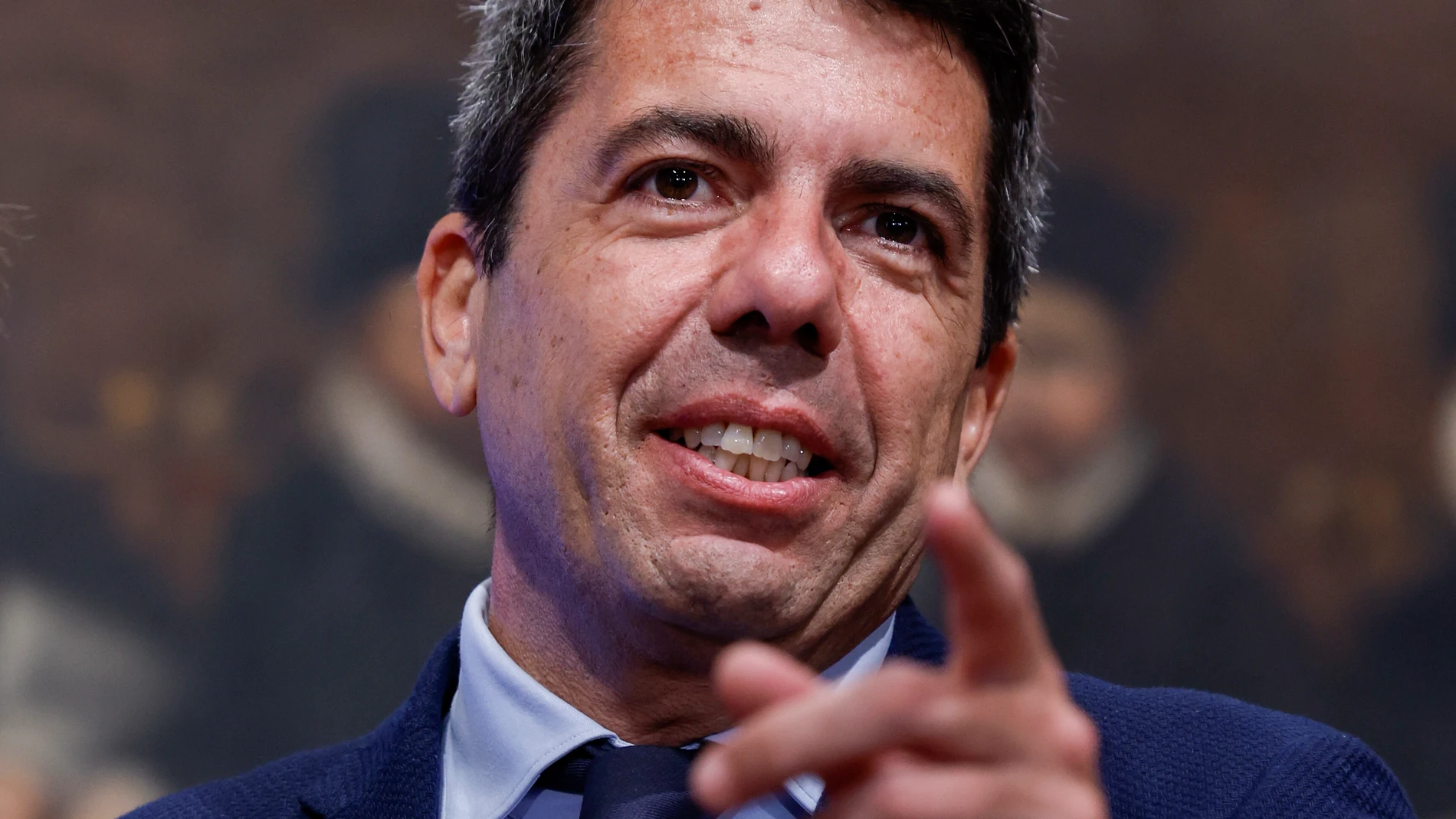 GRAFCVA6107. VALENCIA, 07/03/2025.- El president de la Generalitat, Carlos Mazón, realiza un gesto durante el acto de entrega de los Premios Isabel Ferrer 2025, con motivo de la celebración del Día Internacional de la Mujer. EFE/Biel Aliño