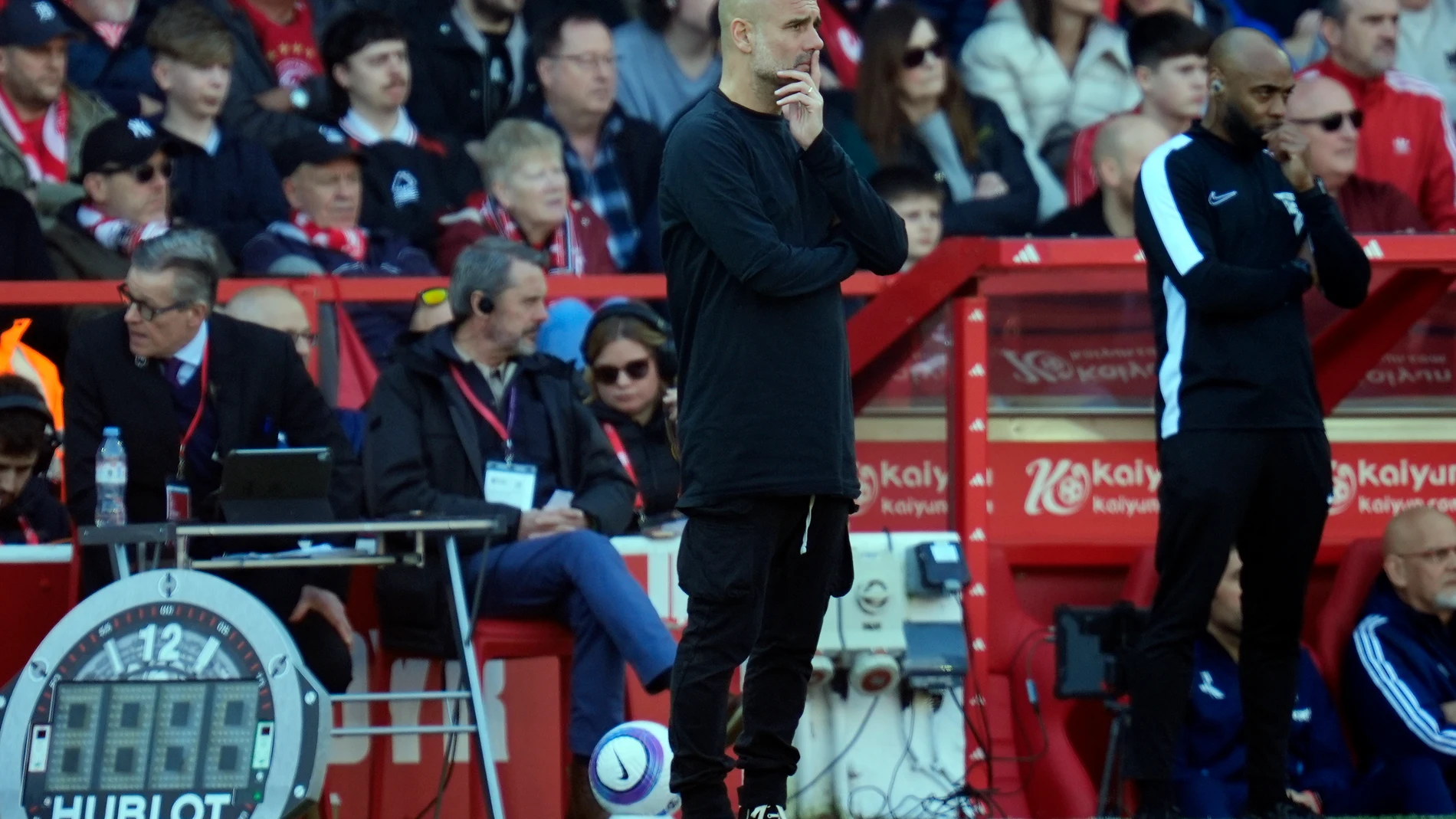 NOTTINGHAM (United Kingdom), 08/03/2025.- Pep Guardiola, Manager of Manchester City reacts during the English Premier League match between Nottingham Forest and Manchester City, in Nottingham, Britain, 08 March 2025. (Reino Unido) EFE/EPA/TIM KEETON EDITORIAL USE ONLY. No use with unauthorized audio, video, data, fixture lists, club/league logos, 'live' services or NFTs. Online in-match use limited to 120 images, no video emulation. No use in betting, games or single club/league/player public...