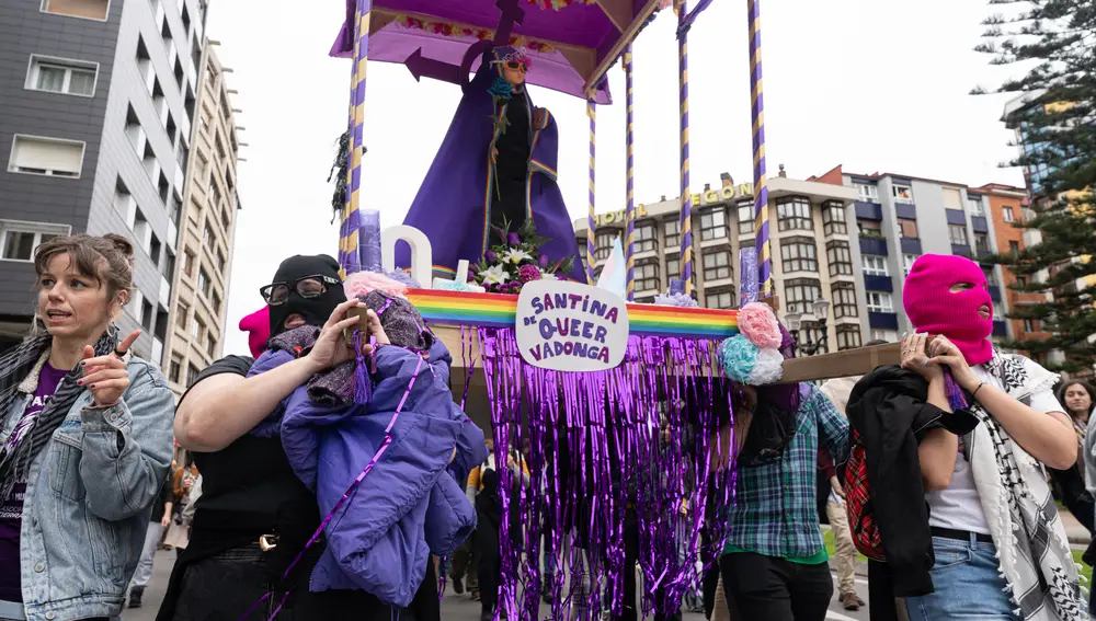 Organizaciones católicas llevan a la 'Santina queer' de Gijón a los tribunales
