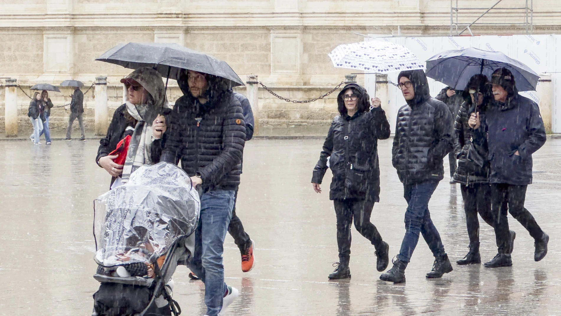 Lluvia en el centro de Sevilla