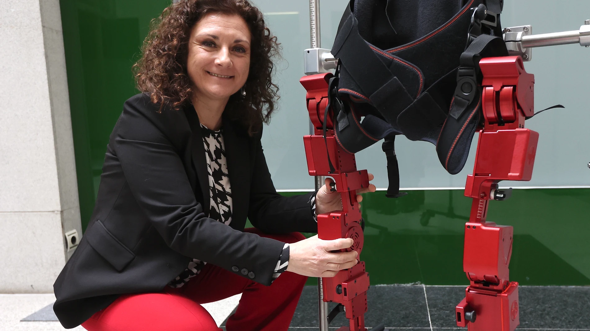 La ingeniera industrial Elena García Armada, que ha desarrollado el primer exoesqueleto biónico del mundo para niños