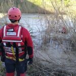 Efectivos de Bomberos de Murcia trabajan en las tareas de búsqueda del hombre desaparecido el pasado sábado por la tarde