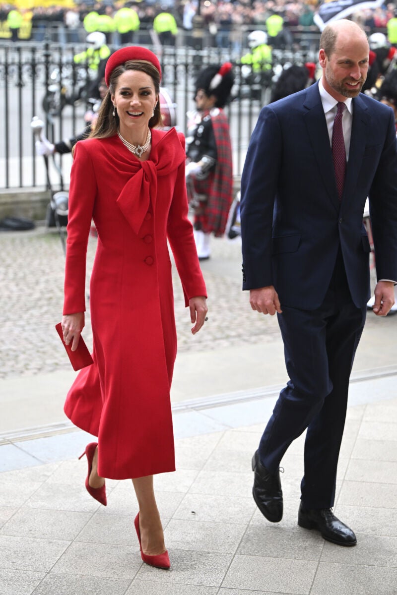 Kate Middleton con un "total look" rojo en el Día de la Commonwealth