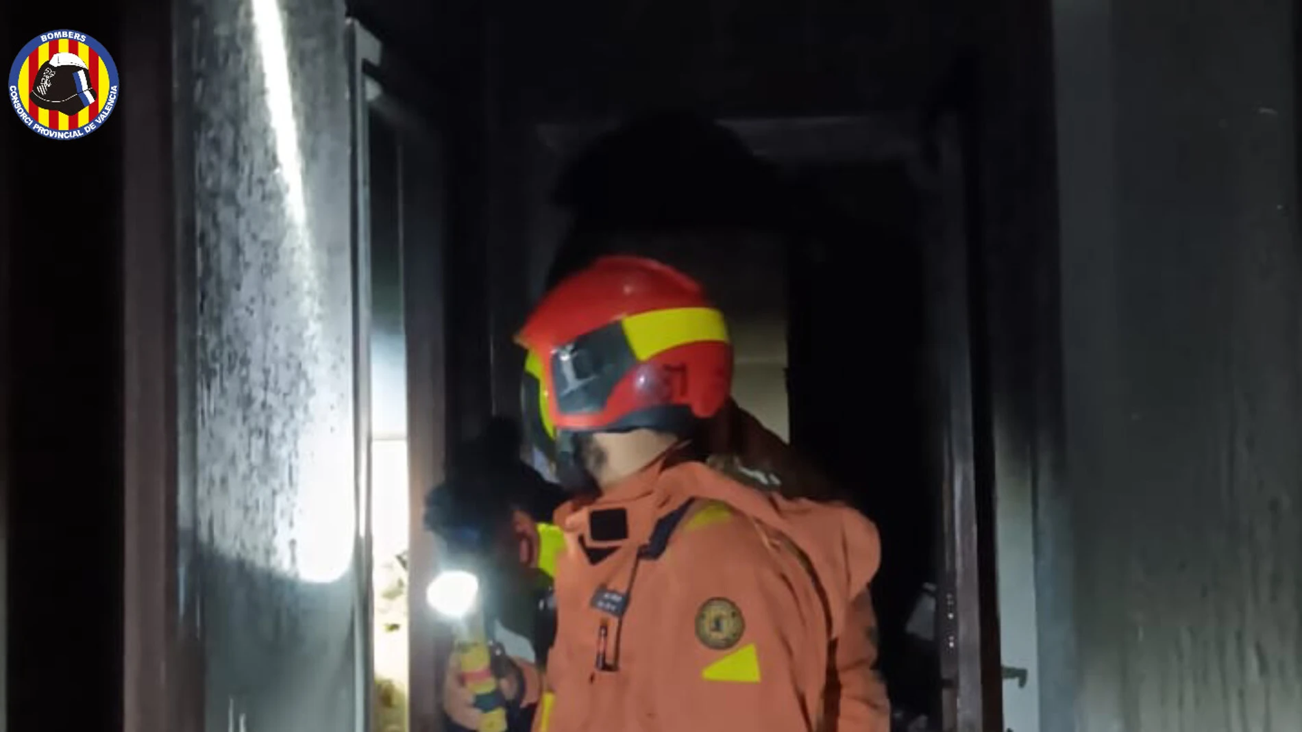 Once personas afectadas por inhalación de humo en le incendio de una vivienda en Torrent