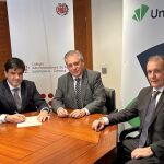 Ángel Hernández Román, presidente del Colegio de Administradores de Fincas de Castilla y León, y por Manuel Rubio, director territorial en Castilla y León Sur de Unicaja, suscriben el convenio
