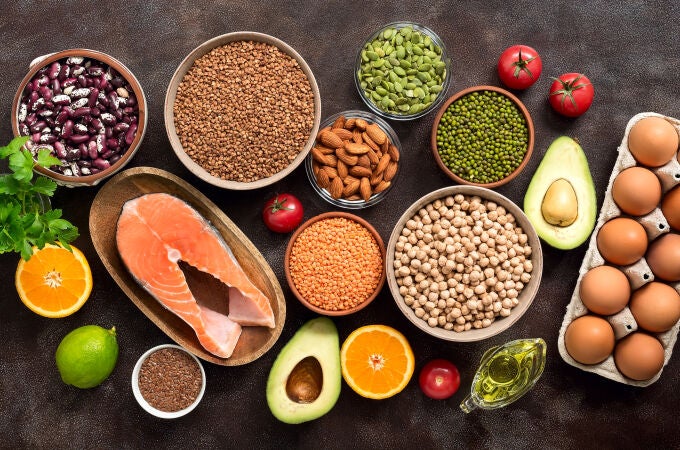 Tener una buena alimentación es fundamental para cuidar nuestra salud, así como evitar enfermedades, combatir el cáncer o lograr retrasar el envejecimiento gracias a los alimentos con importantes beneficios y propiedades