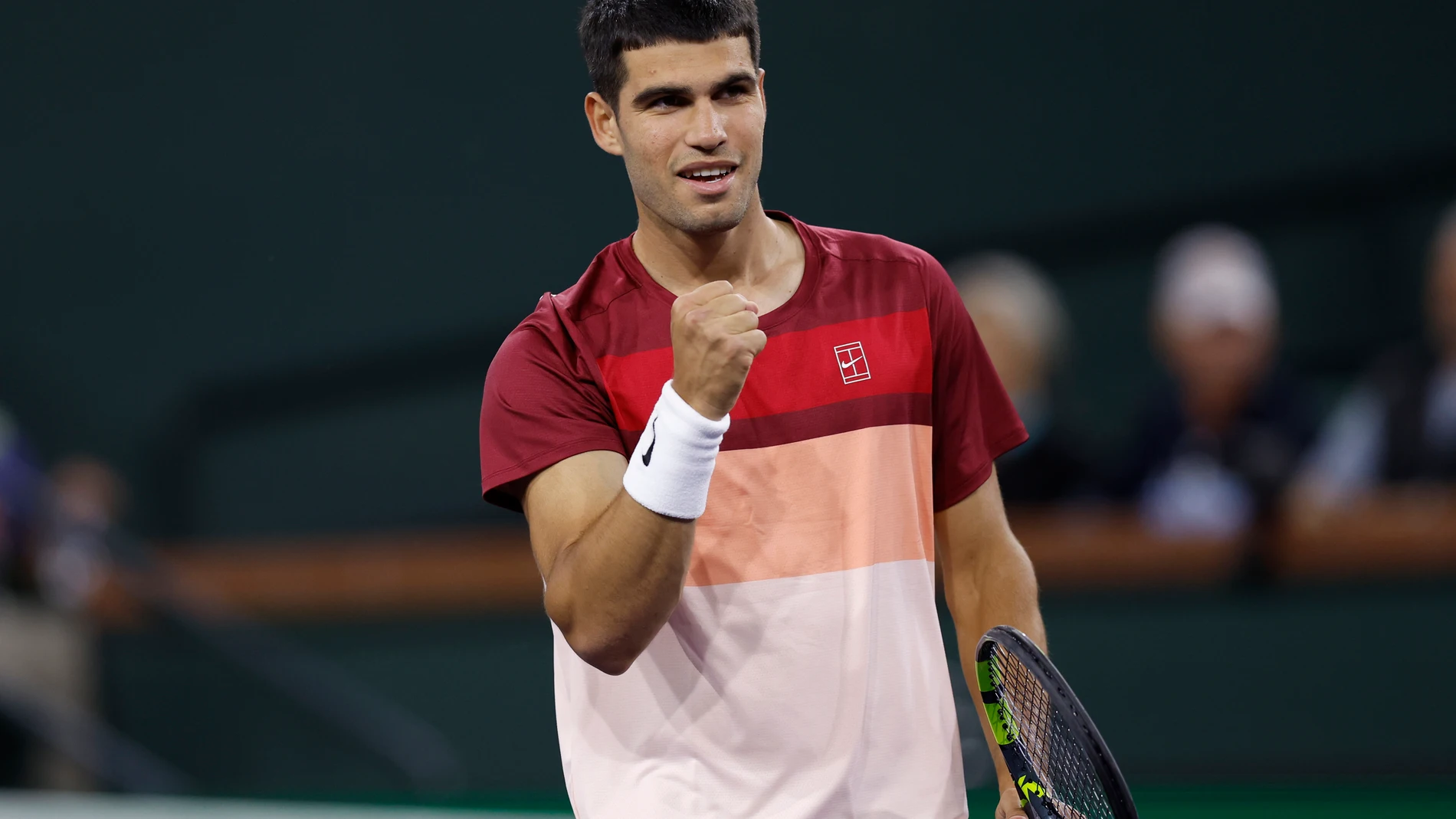 Alcaraz celebra la victoria ante Dimitrov