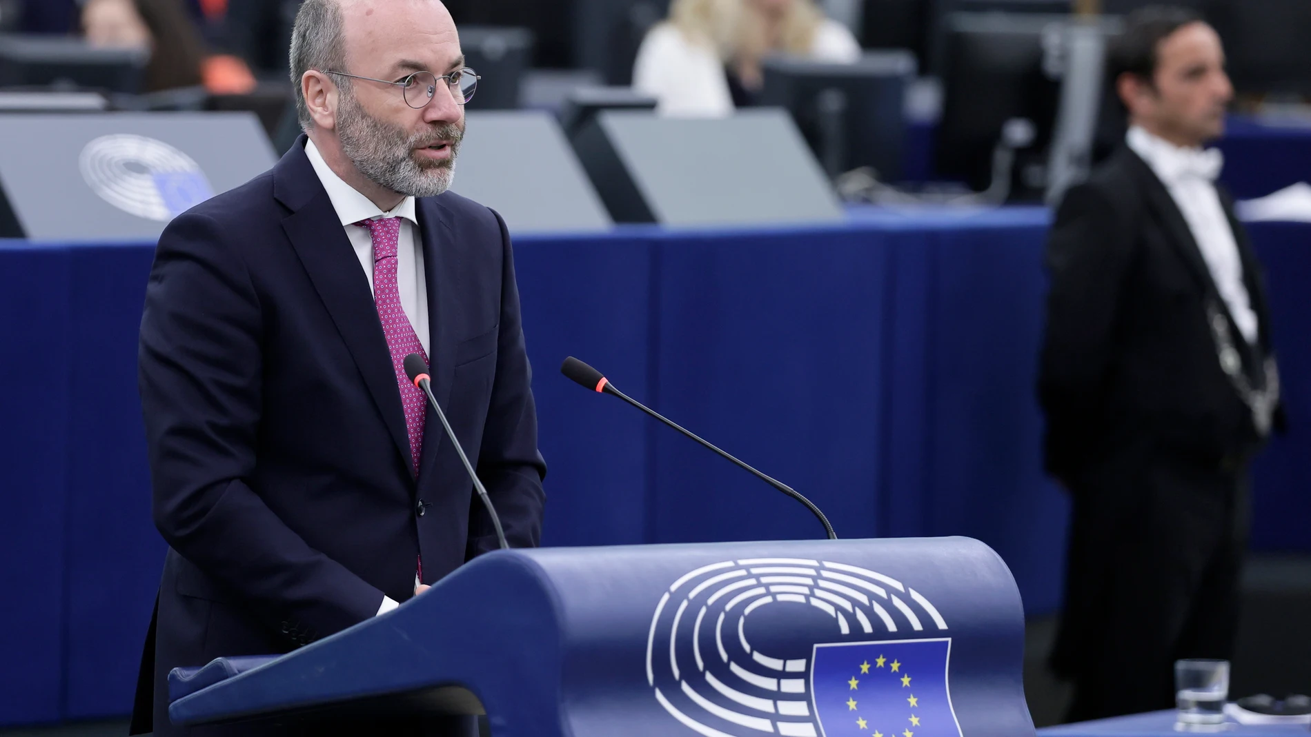 Strasbourg (France), 11/03/2025.- Manfred Weber, leader of the Group of the European People's Party (Christian Democrats) Germany, speaks during a debate on 'European Council meetings and European Security' at the European Parliament in Strasbourg, France, 11 March 2025. The EU Parliament's session runs from 10 till 13 March 2025. (Francia, Alemania, Estrasburgo) EFE/EPA/RONALD WITTEK