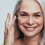 ¿Es realmente necesario utilizar cremas hidratantes para el cuerpo? Un dermatólogo resuelve la duda 