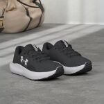 No pensaba comprar zapatillas nuevas… hasta que vi estas Under Armour casi a mitad de precio