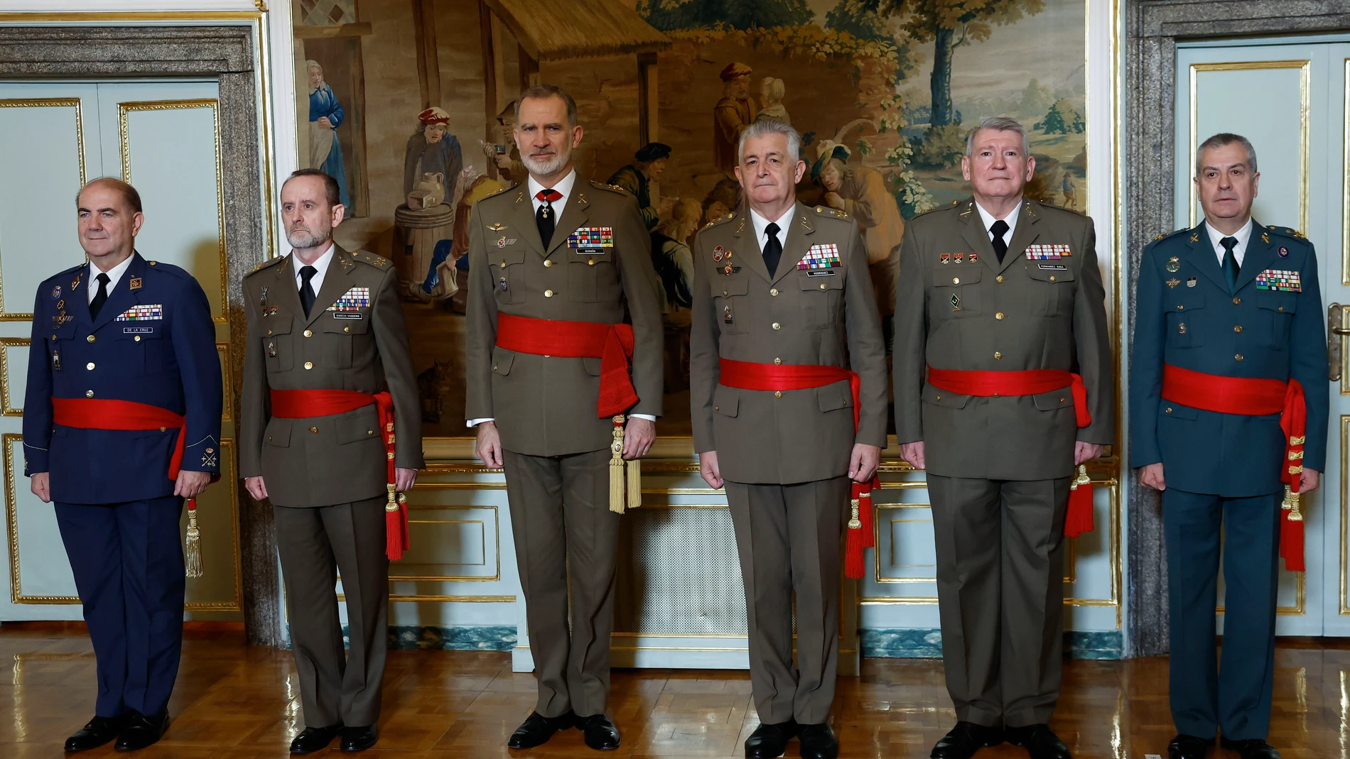 MADRID, 11/03/2025.-El rey Felipe VI (3i), durante la audiencias militar al grupo de tenientes generales en situación de reserva o retiro, este martes en el Palacio de El Pardo en Madrid.-EFE/ Chema Moya