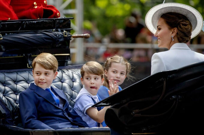 Kate Middleton junto a sus hijos George, Charlotte y Louis