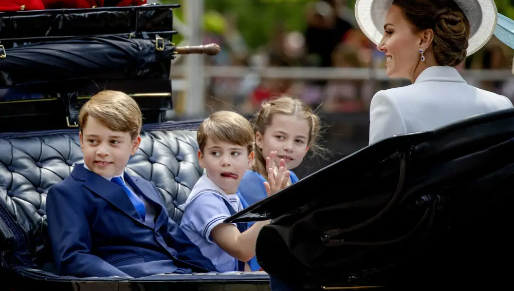 Kate Middleton junto a sus hijos George, Charlotte y Louis