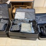 Imagen de los paquetes de marihuana intervenidos por la Guardia Civil en El Campello, Alicante