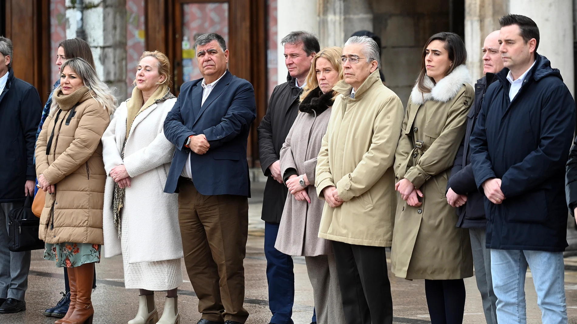 Minuto de silencio en el ayuntamiento de Burgos