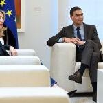 El presidente del Gobierno, Pedro Sánchez, se reúne con la vicepresidenta segunda y ministra de Trabajo y Economía Social, Yolanda Diaz