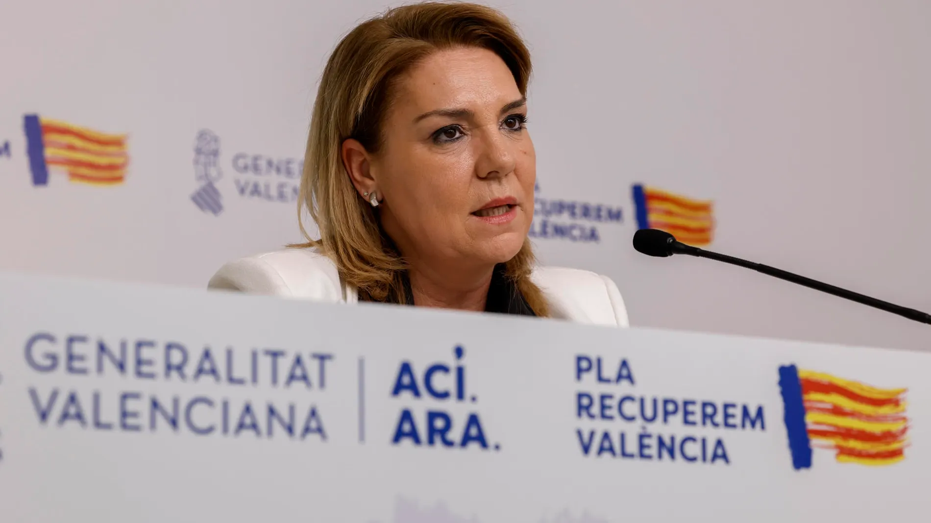 La vicepresidenta primera, consellera de Servicios Sociales, Igualdad y Vivienda y portavoz del Consell, Susana Camarero, durante la rueda de prensa para informar de los asuntos tratados en los plenos ordinario y extraordinario del Consell.