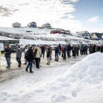 Largas colas para votar en un colegio electoral de Nuuk, la capital de Groenlandia