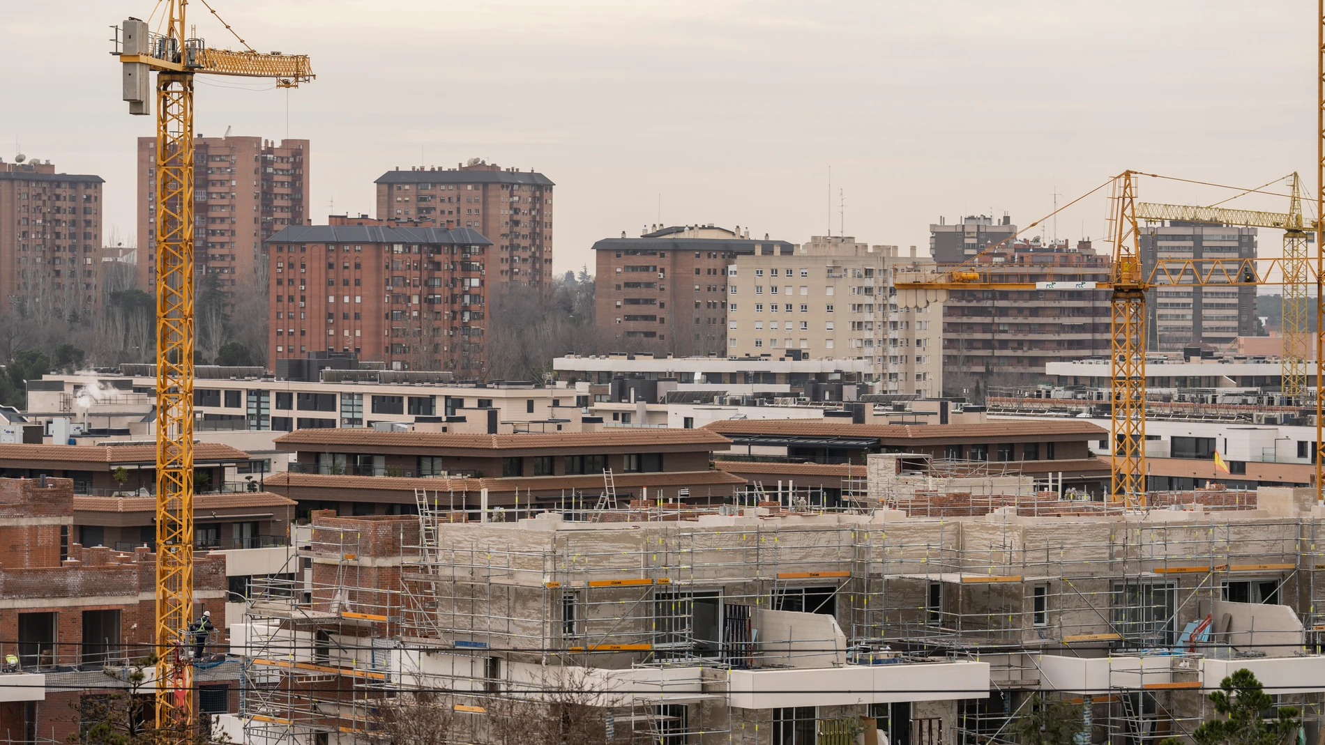 Obras de construcción de viviendas en Somosierra