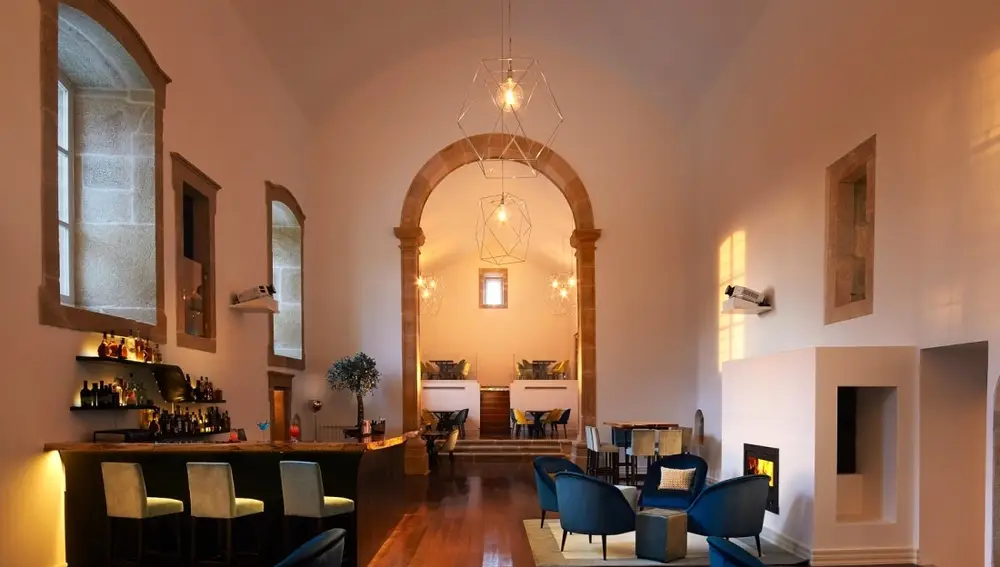El restaurante y el bar se sitúan donde estaba la antigua iglesia del convento