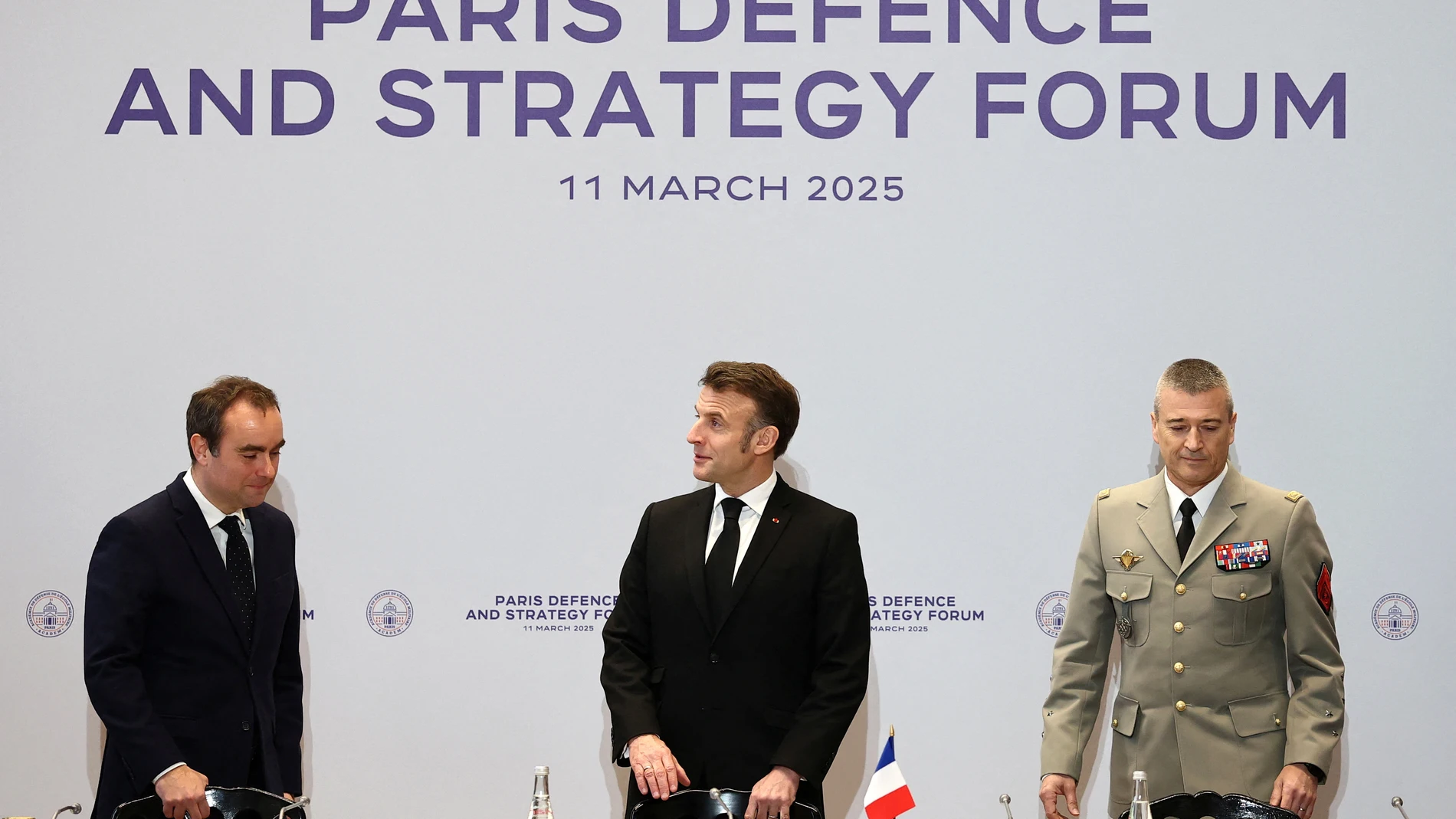 PARIS (France), 11/03/2025.- French President Emmanuel Macron (C), French Defence Minister Sebastien Lecornu (L) and Chief of Staff of the French Armed Forces (CEMA) Thierry Burkhard (R) arrive to attend a meeting with the chiefs of staff of the European Union and NATO armies on the conflict in Ukraine at the Musee de la Marine as part of the Paris Defence and Strategy Forum in Paris, France, 11 March 2025. (Francia, Ucrania) EFE/EPA/SARAH MEYSSONNIER / POOL MAXPPP OUT
