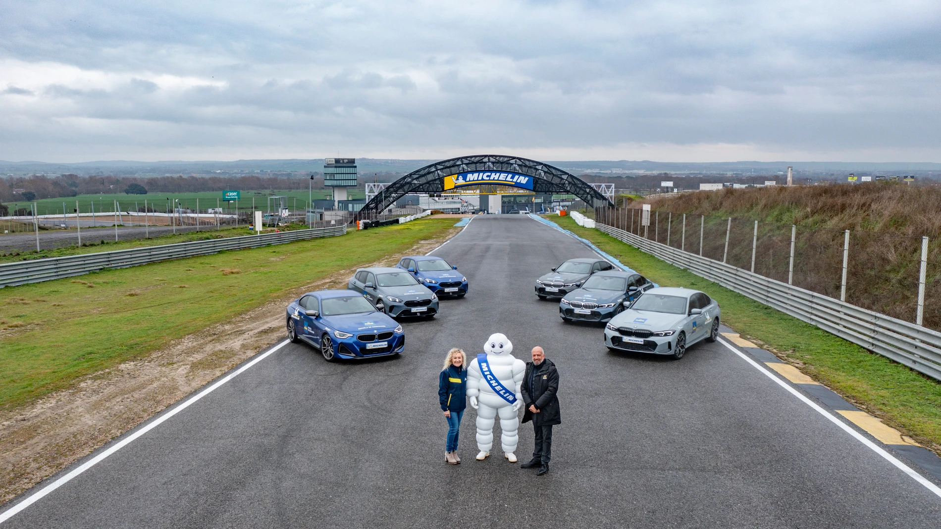 Mónica Rius, Directora de Comunicacion en Michelin España Portugal, e Ignacio Fernández, director de la Fundación RACE, de Relaciones Institucionales y del Circuito de Madrid Jarama-RACE