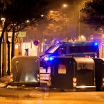 Segunda noche de disturbios y ataques a los Mossos tras el desalojo de un imán en Salt (Girona)