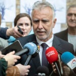 Ángel Víctor Torres entrega los restos de 17 víctimas aragonesas de la Guerra a sus familias en Magallón (Zaragoza)