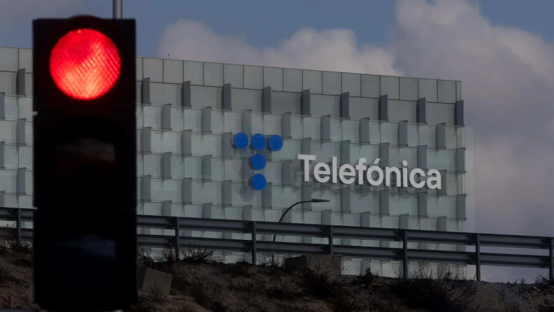 Economía.- Moody's advierte de la "alta probabilidad" de impago de la deuda de Telefónica Perú en 2025