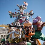 Montaje de los monumentos para las Fallas