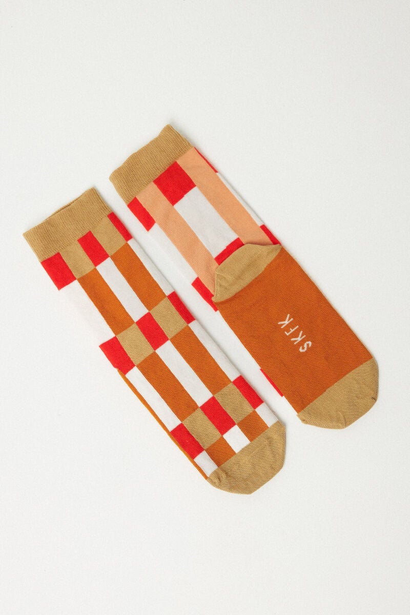 Calcetines llamativos.