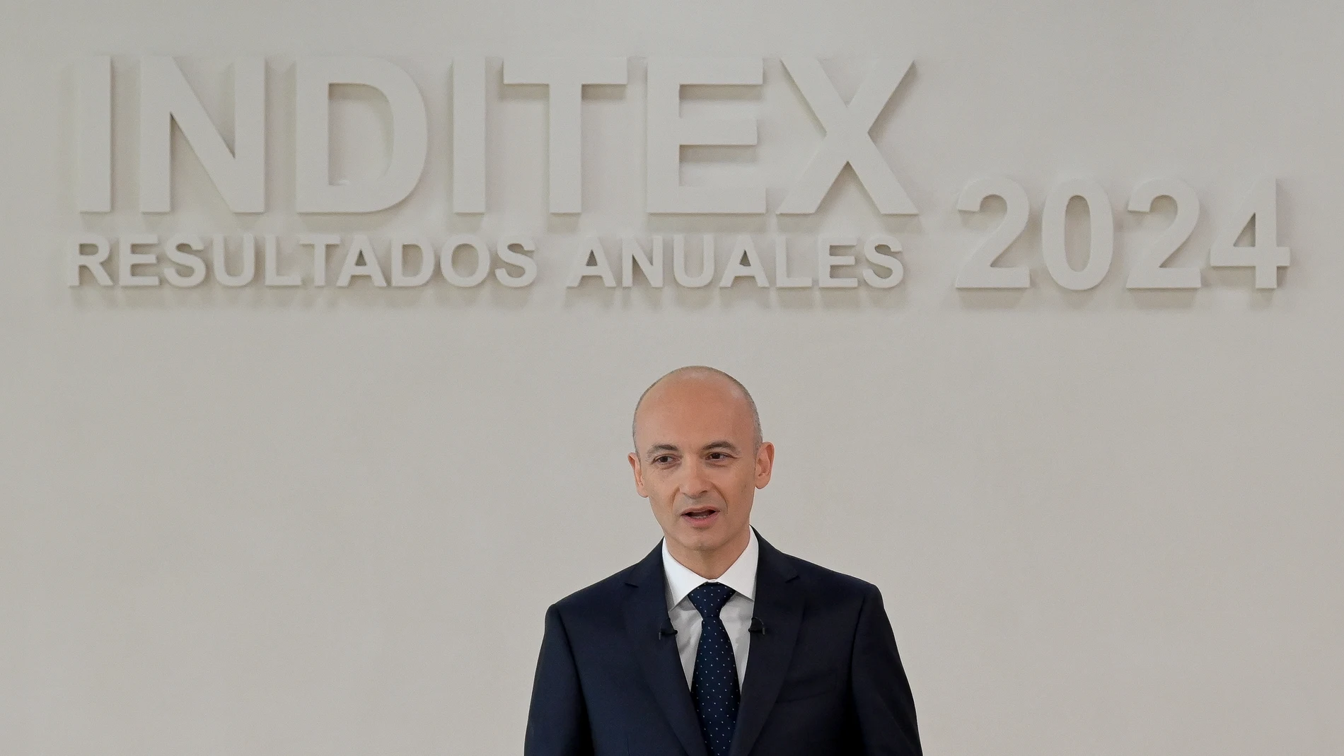 El consejero delegado de Inditex, Óscar García Maceiras, interviene durante la presentación de resultados de Inditex del 2024, a 12 de marzo de 2025, en Santiago de Compostela, A Coruña, Galicia (España). Inditex registró un beneficio neto récord de 5.866 millones de euros en su ejercicio fiscal 2024-2025 (desde el 1 de febrero de 2024 al 31 de enero de 2025), el tercero de Marta Ortega al frente de la presidencia, lo que supone un incremento del 9% respecto al año anterior, según ha informad...