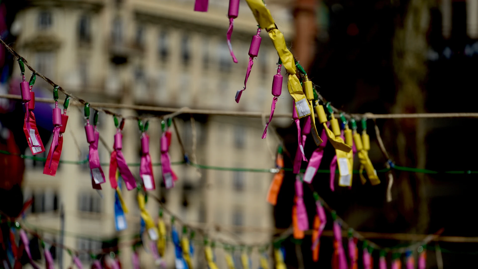 Preparación para la mascletà de la plaza del Ayuntamiento, a 12 de marzo de 2025, en Valencia, Comunidad Valenciana (España). La Guardia Civil ha realizado una inspección a un establecimiento de venta de artículos pirotécnicos y a la mascletà de la plaza del Ayuntamiento con motivo de las Fallas 2025, que se celebran en Valencia hasta el próximo 19 de marzo, culminando con la Cremà. 12 MARZO 2025;INSPECCIÓN;GUARDIA CIVIL;GC Eduardo Manzana / Europa Press 12/03/2025