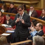 Illa afronta la cuestión de los Rodalies en la sesión de control en el Parlament
