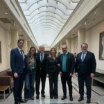 Morala junto a Alicia garcía, Antonio Silván o Javier García vega, entre otros, en el Senado