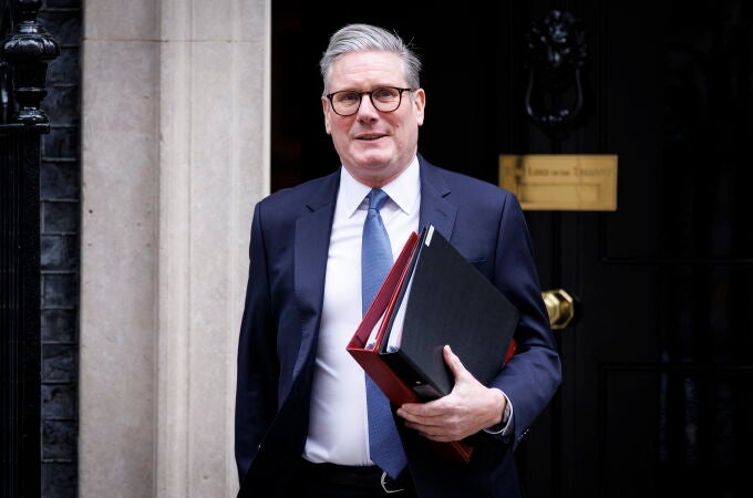 Starmer asegura que Putin deberá sentarse 