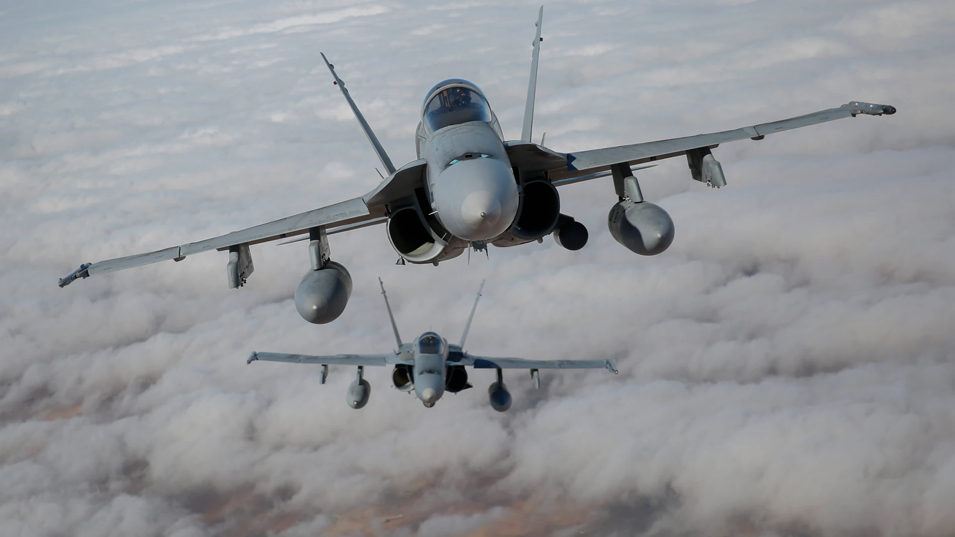 Cazas F-18 españoles durante una misión