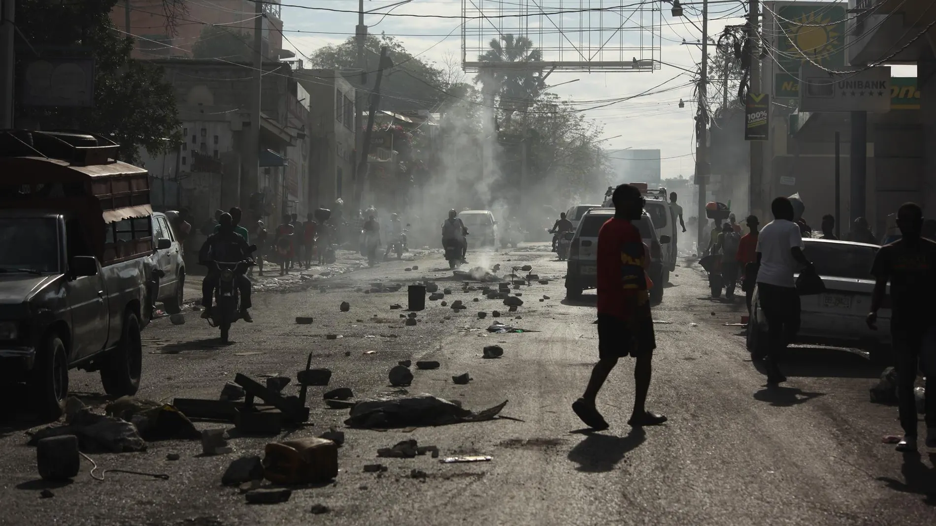 Haití.- Hombres armados prenden fuego a la sede del mayor grupo de medios de Haití