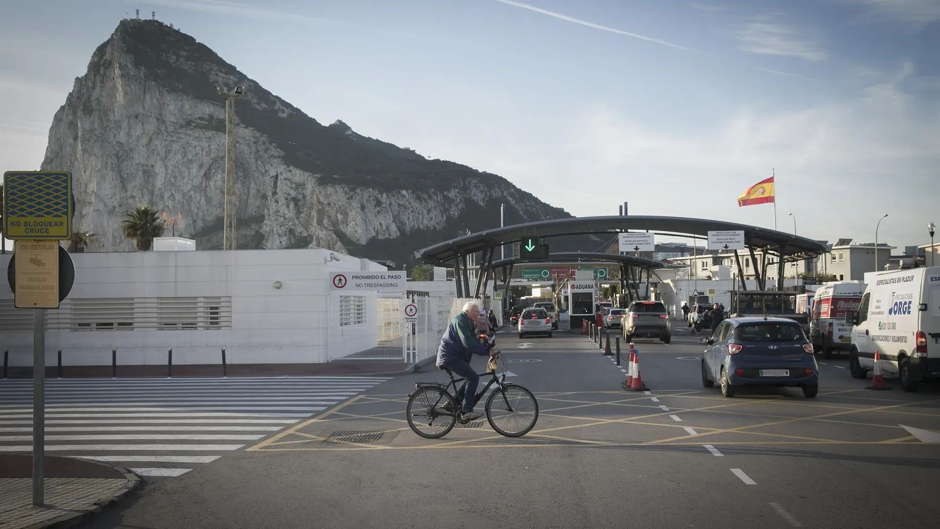 Archivada la denuncia del inspector de Policía contra su superior tras provocar colas al sellar pasaportes en Gibraltar