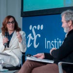 Mónica García mantiene un encuentro con Fernando Simón en el quinto aniversario de la pandemia