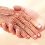 ¿Por qué algunas personas envejecen mejor que otras? Esta acción del día a día es la clave