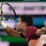Alcaraz devuelve un servicio de Cerúndolo
