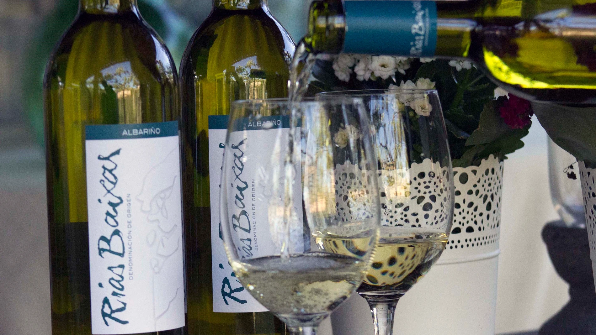 (Foto de ARCHIVO) Botella de vino de Denominación de Origen Rías Baixas REMITIDA / HANDOUT por DENOMINACIÓN DE ORIGEN RÍAS BAIXAS Fotografía remitida a medios de comunicación exclusivamente para ilustrar la noticia a la que hace referencia la imagen, y citando la procedencia de la imagen en la firma 26/04/2017